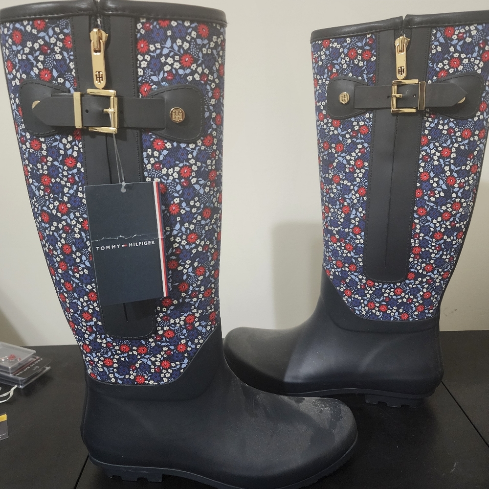 8M Tommy Hilfiger rain boots navy with red, white and blue flowers